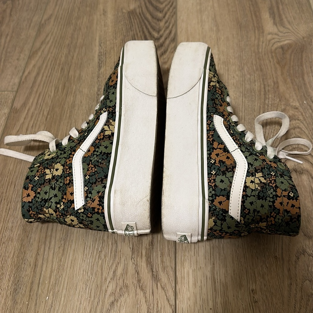 VANS Women’s High-Too platform green floral